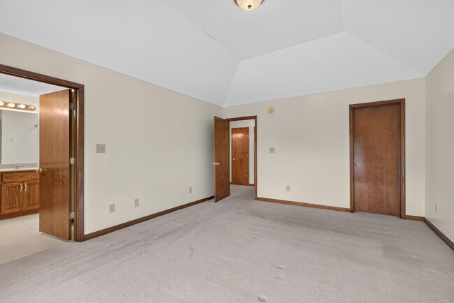 Building Photo - 133 Foxtail Dr