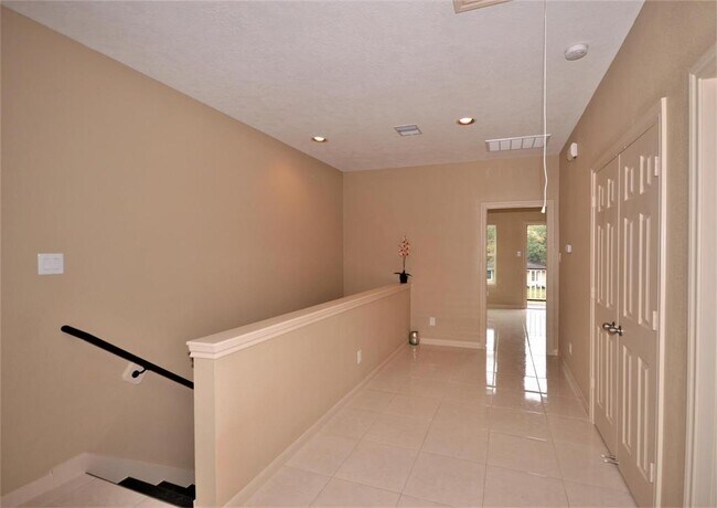 Building Photo - 7403 Buena Vista St