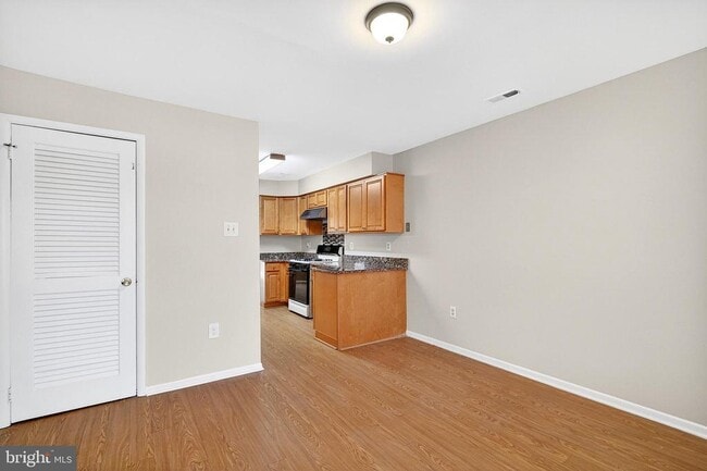 Building Photo - 70 Hampshire Dr