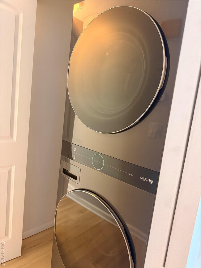 Building Photo - 549 Blue Point Rd