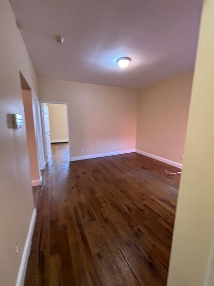 312 s 11th 3R - 317 S 11th St