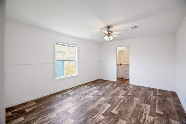 Building Photo - 1447 Whispering Pnes Lp