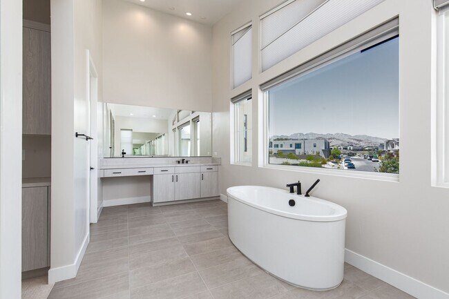 Building Photo - Stunning modern luxury home located in prestigious guard-gated Summerlin community of Ascension