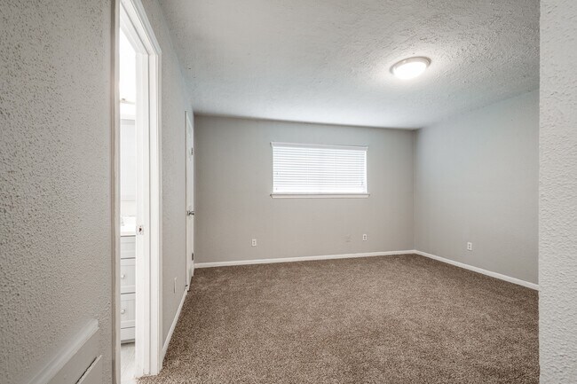 Building Photo - 318 Blue Tail Dr