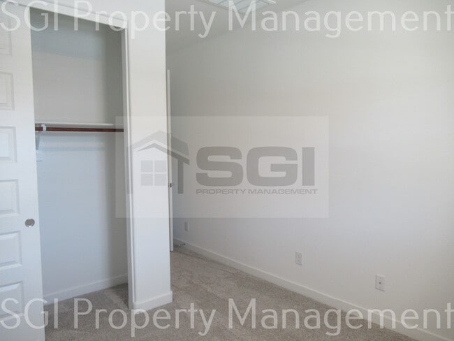 Building Photo - 1622 W la Mirada Dr