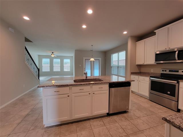 Building Photo - 4725 Redbud Dr