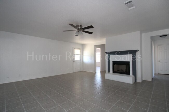 Building Photo - Exceptional!