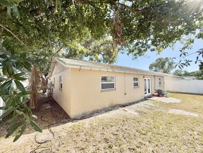 Building Photo - 6943 Buhrley Terrace N