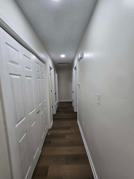 Building Photo - 7259 Northbrook Dr