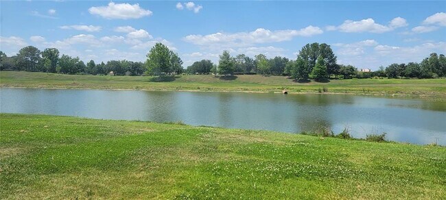 Building Photo - 3504 Somerset Cir