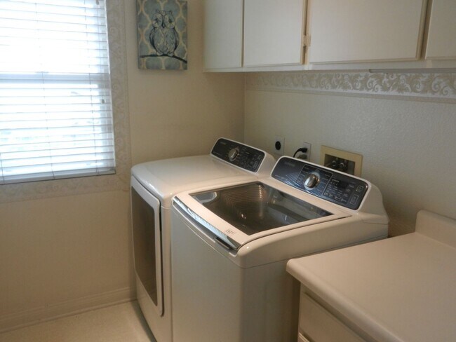 Building Photo - 3211 Rancho Quartillo