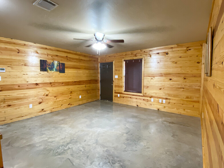 Building Photo - 1517 County Road 706