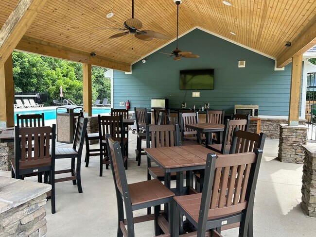 Building Photo - South AVL - Well Kept, Large Home with Garage