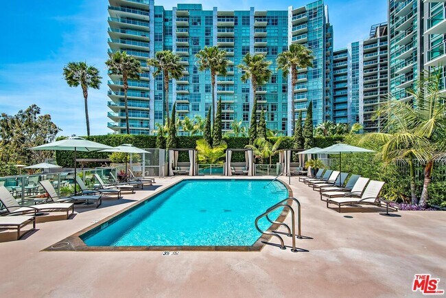 Building Photo - 13650 Marina Pointe Dr