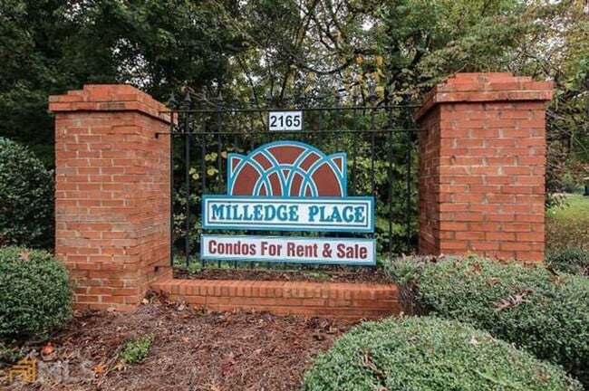Building Photo - 2 bedroom close to Five Points!