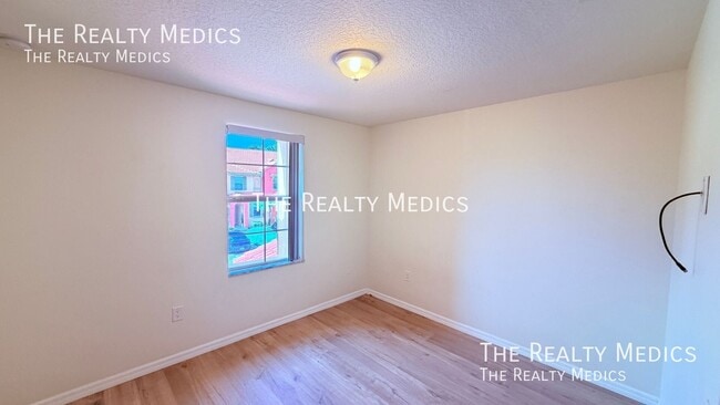 Building Photo - 5161 Regatta Dr