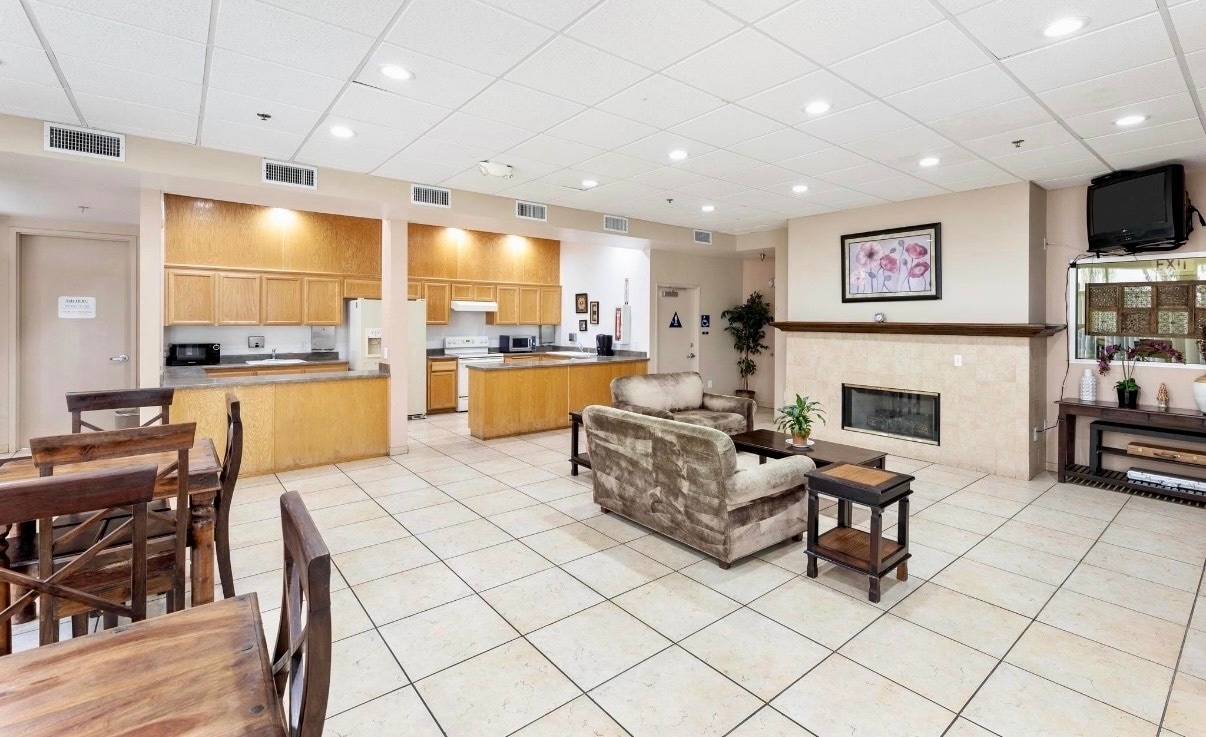 Building Photo - 5325 Newcastle Ave