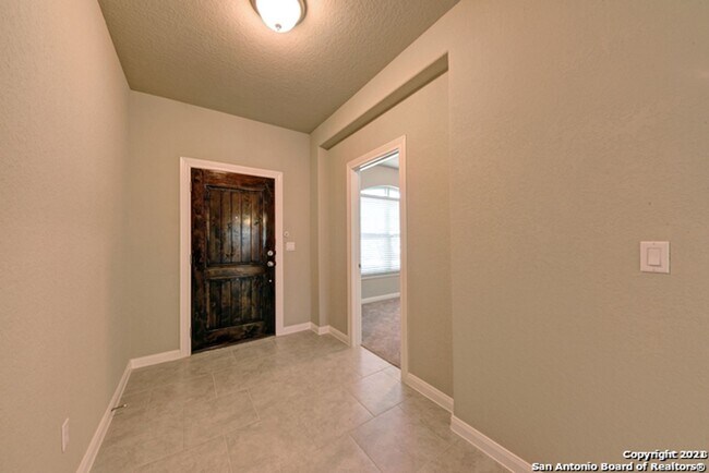 Building Photo - 3 Bed 2.5 Bath