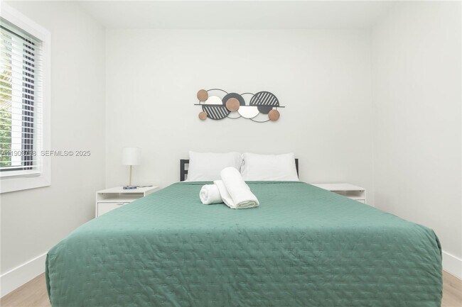 Building Photo - 2360 SW 12th St