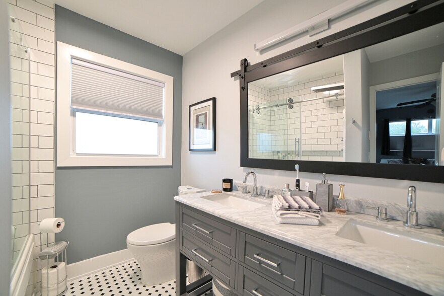 Building Photo - 1212 SE 2nd Ct