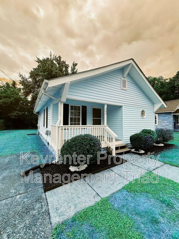 Building Photo - 302 Charles St