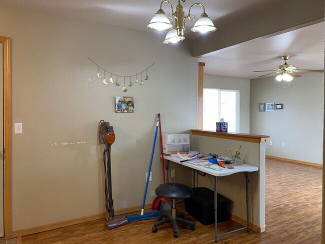 Building Photo - 3 Bed, 2 Bath Duplex in West Fort Collins close to Foothills