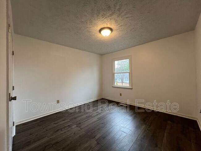 Building Photo - 7121 Dayspring Dr