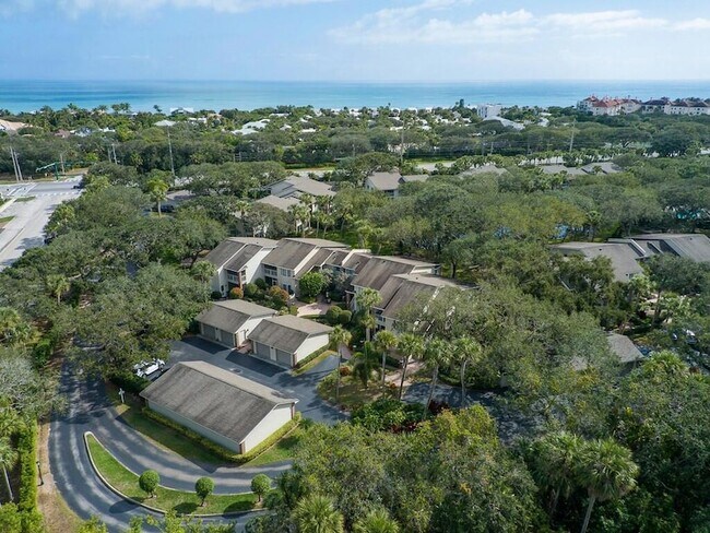 Building Photo - 2 Park Shores Cir
