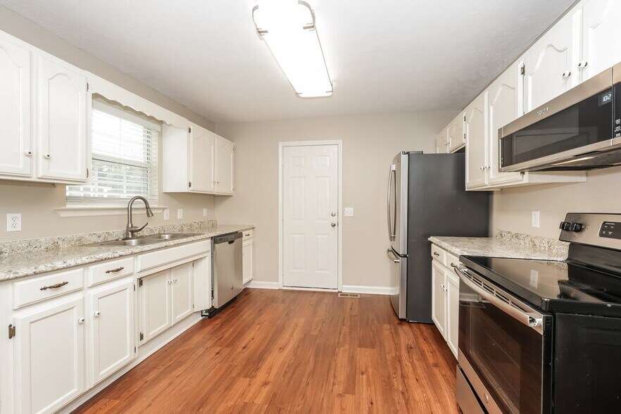 Building Photo - 1107 Lillian Ct