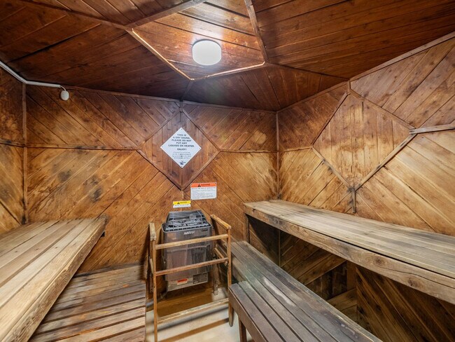 Building Photo - 2140 Kuhio Avenue-SI ID1327716P