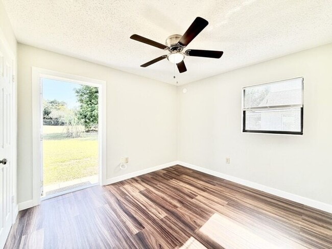 Building Photo - 1221 Jewel Ave