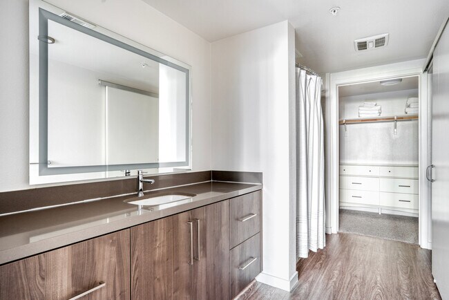 Building Photo - 650 E Capitol Ave