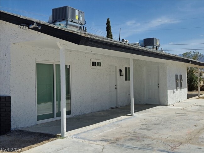 Building Photo - 1083 E Calvada Blvd