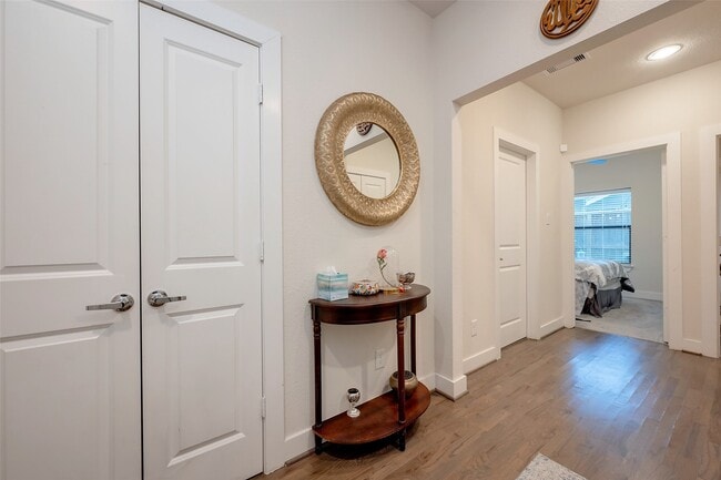 Building Photo - 3904 Tulane Oak Dr