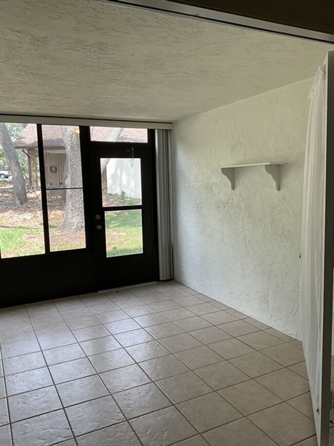 Building Photo - Great Location, 2 Bedroom W/ Access Citrus...