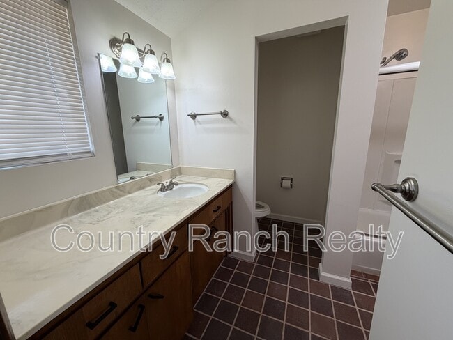 Building Photo - 1044 Paradise Dr