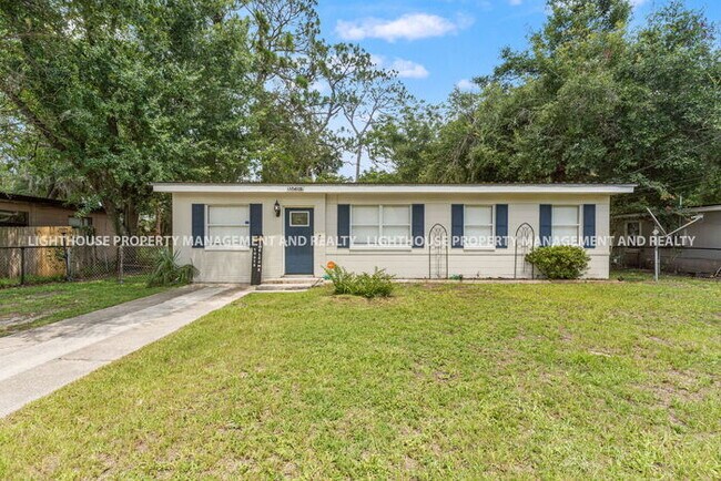 Primary Photo - Spacious 3 Bed/1 Bath Home with Fenced Yar...