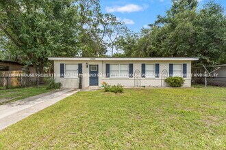 Building Photo - Spacious 3 Bed/1 Bath Home with Fenced Yar...