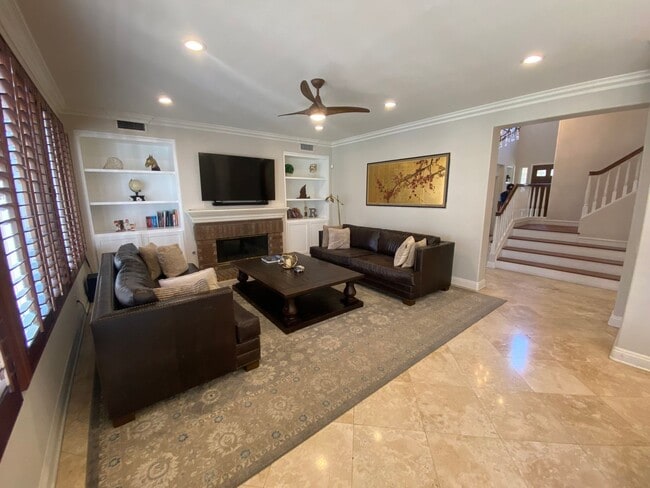 Building Photo - Luxurious 4 Bedroom Fullerton House For Re...