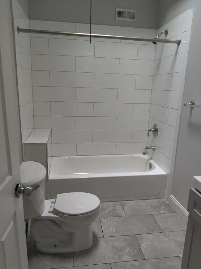 Building Photo - 250 N Salford St