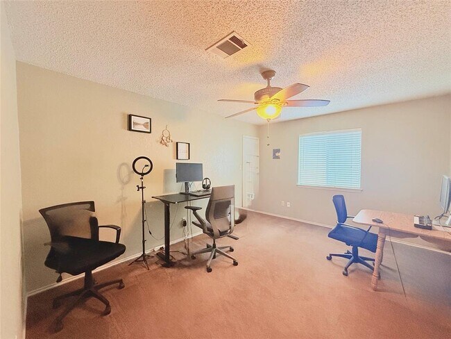 Building Photo - 1407 Deer Ledge Trail