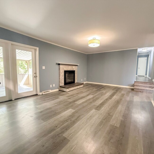 Building Photo - Updated 3-Bedroom with Bonus Room, Deck & Screened-In Porch