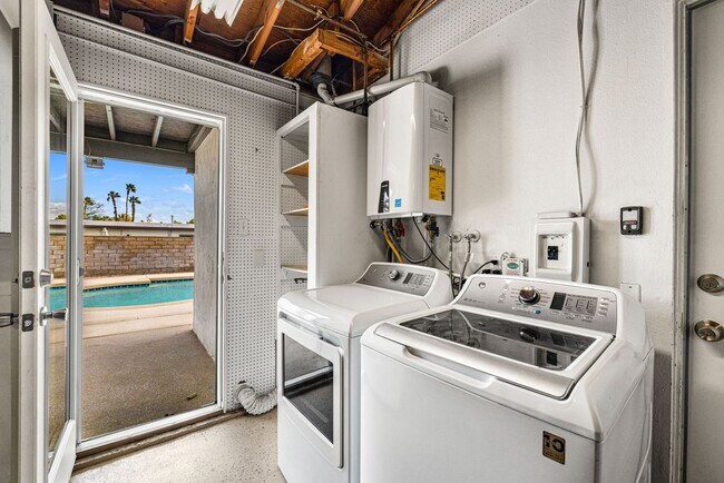 Building Photo - Sunnyside House with Pool in Palm Springs (Monthly Only - No Long Term)