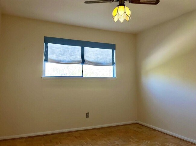 Building Photo - 10728 Briar Forest Dr