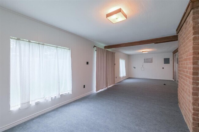 Building Photo - 5026 Algernon Dr