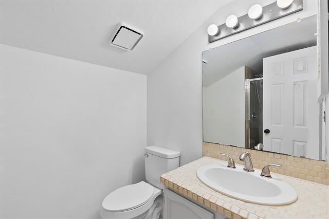 Building Photo - 5590 Spring Valley Rd