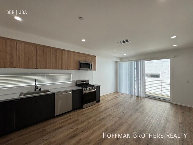 Building Photo - 660 Mariposa Ave