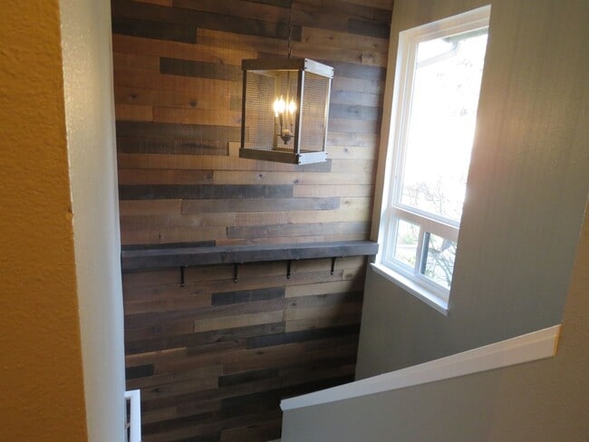 Building Photo - Juanita Townhome in Westwood Village ** 2bed/1.5 bath corner unit with Nice Private Backyard  $21...