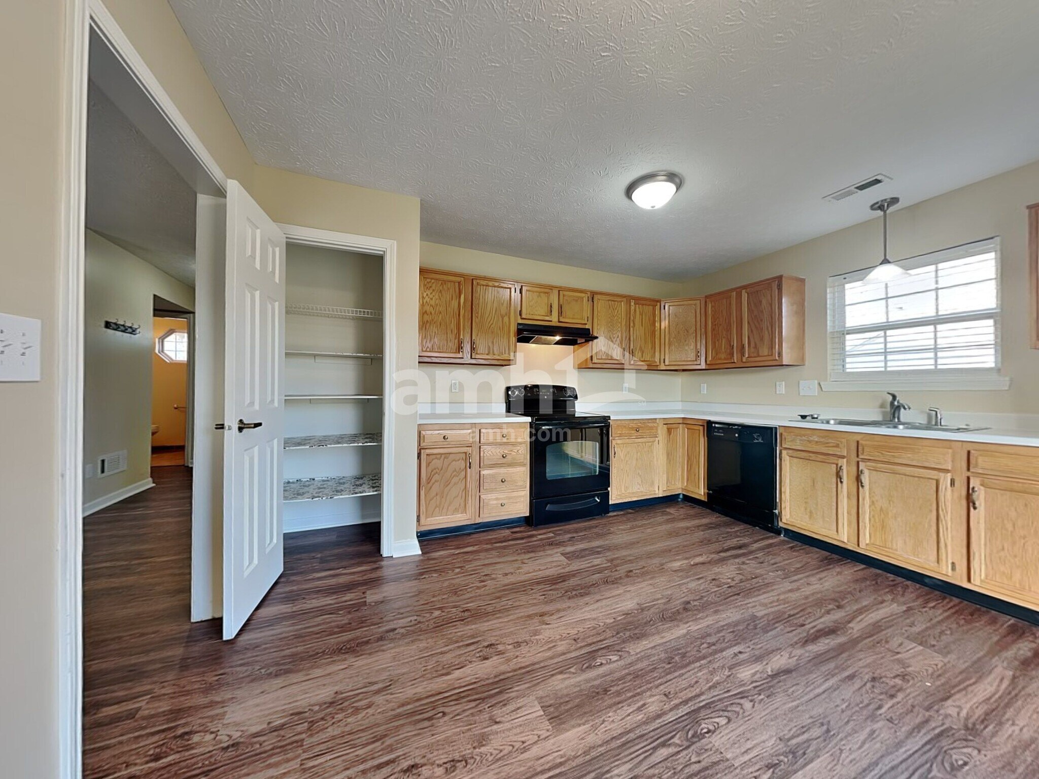 Building Photo - 12111 Pepperwood Dr