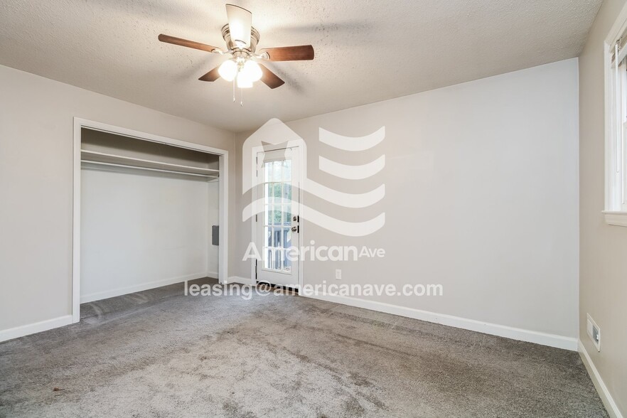 Building Photo - 2520 Stonehenge Dr